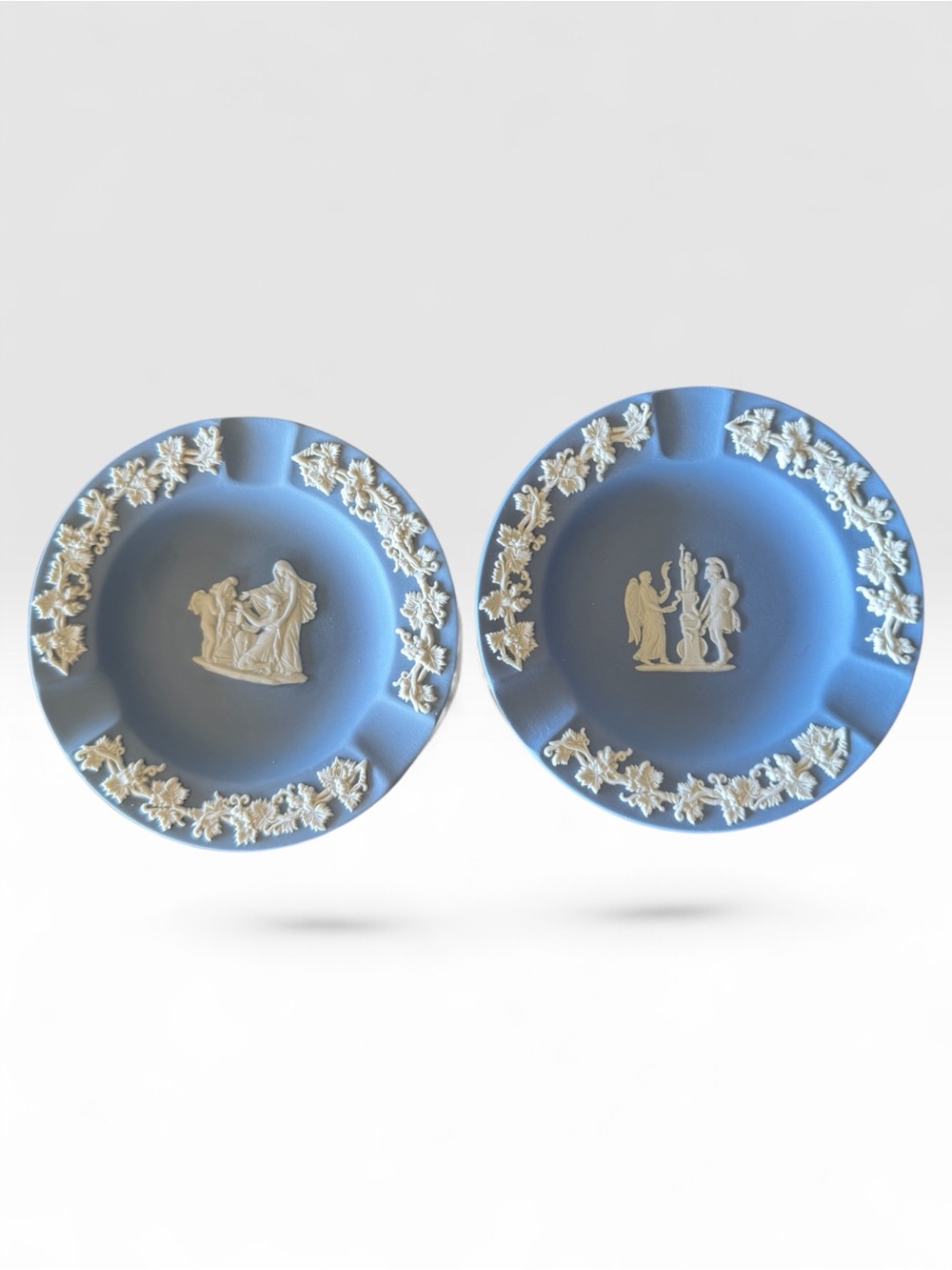 Vintage Wedgwood Jasperware Ashtrays Set of 2 Grapevine Classical Cameo England